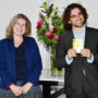 Gratulation der Absolventinnen, Katja Müller-Helle und Matteo Anthony Kramer, Foto Barbara Herrenkind
